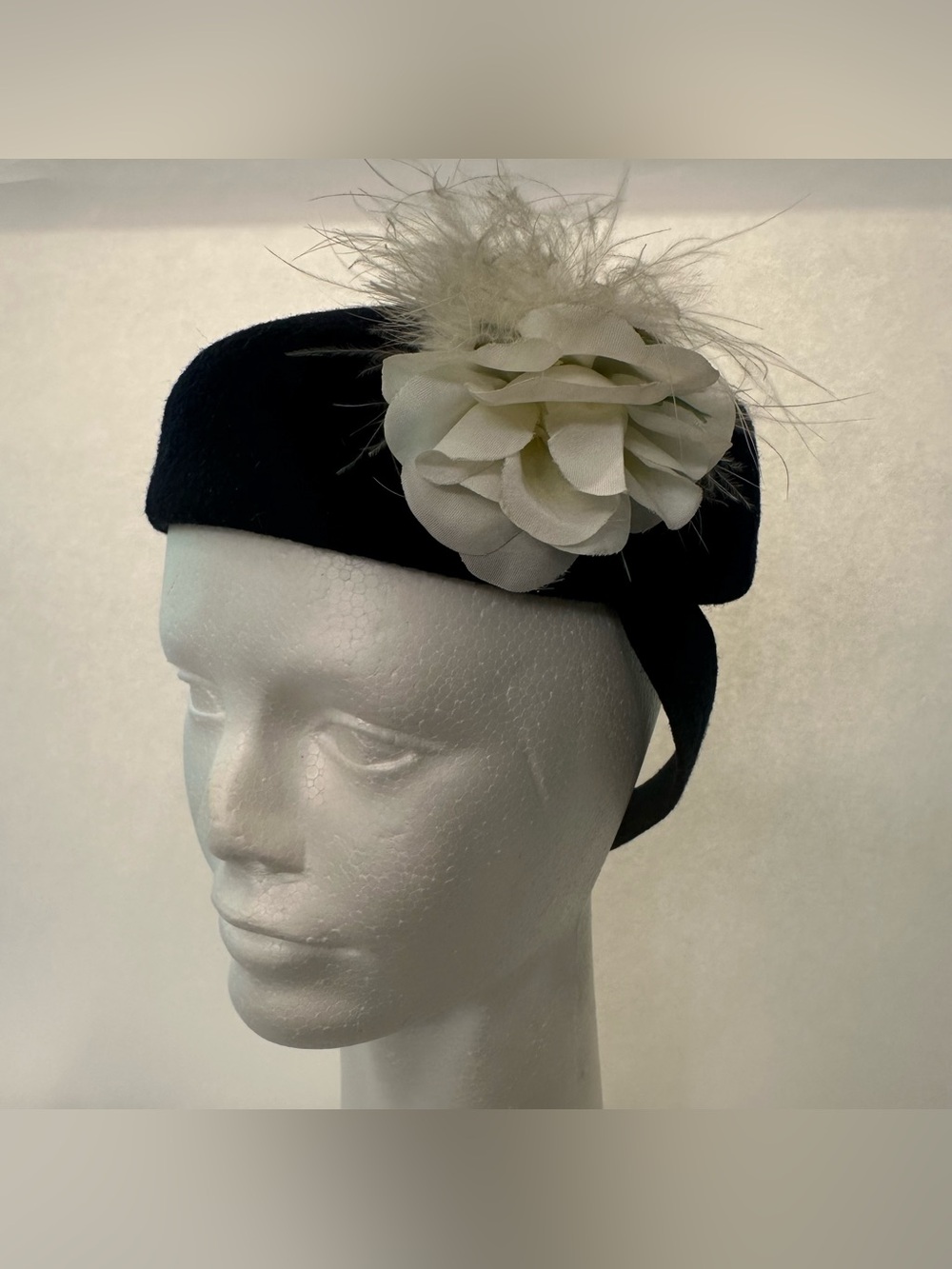 Betmar New York Navy Blue Vintage Pillbox Wool Felt Hat w/Strap Flower Feather
